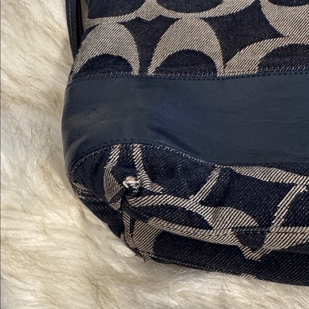 Vintage Coach Signature Denim Tote Bag Navy
Women's Tote Bag . - Picture 7 of 11